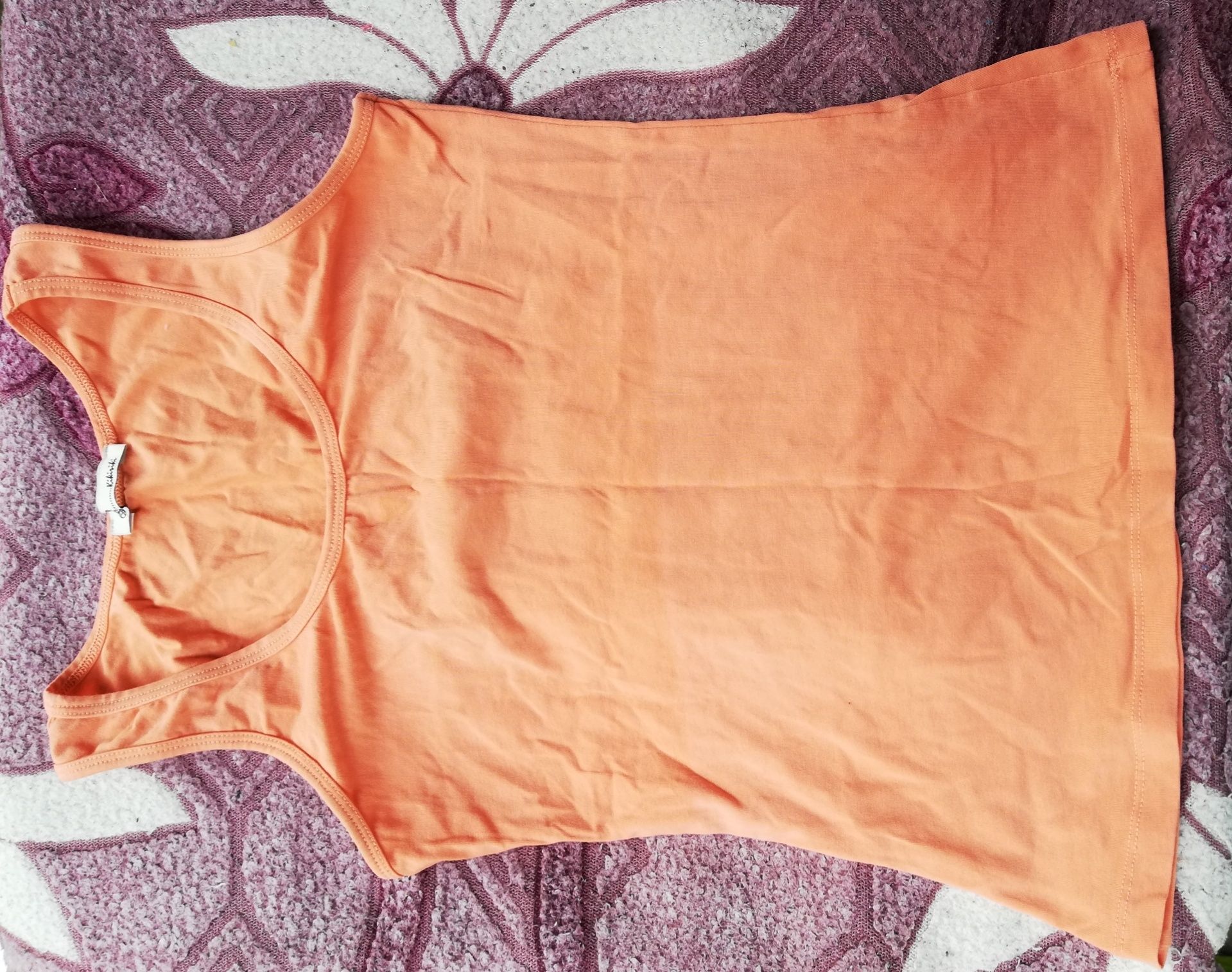 Pomarańczowa koszulka na ramiączkach, bardzo kobieca