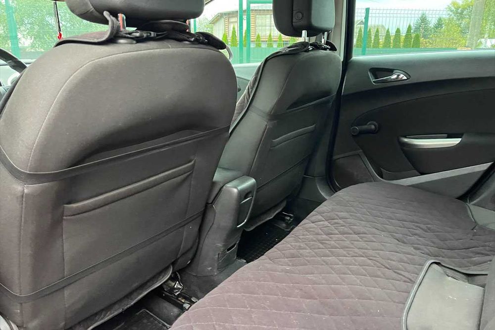 Opel Astra 2011 року