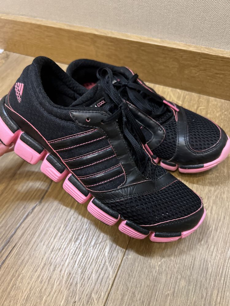 Кросівки Адідас 38 розмір climacool