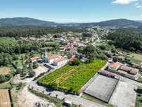 Quinta de 5000 m2 com casa em pedra em Ponte de Lima