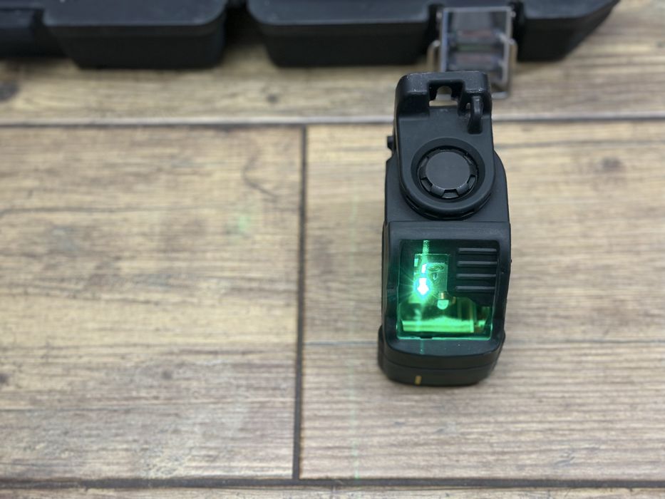 Zielony laser krzyżowy, akumulatorowy DeWalt | DW088CG