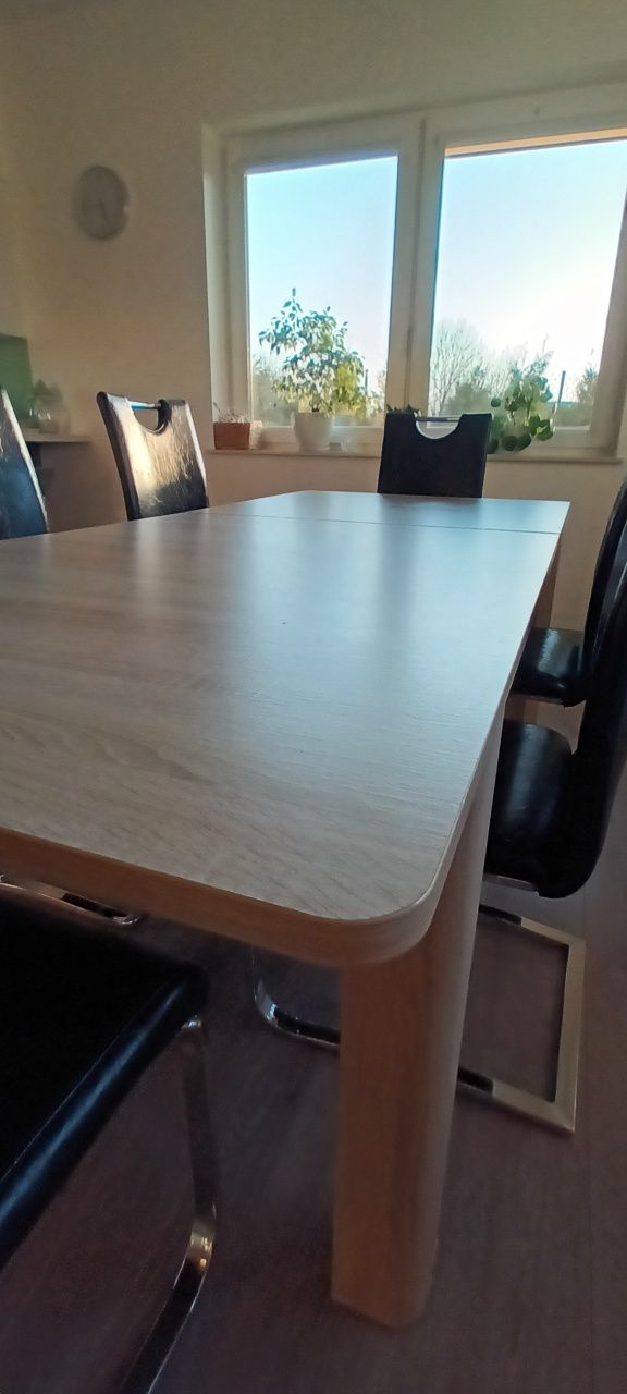 stół i 6 krzeseł