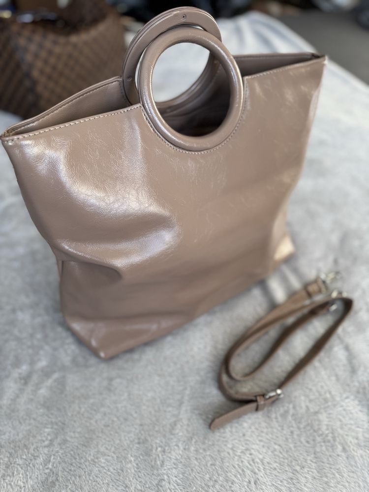 Reserved torebka shopper lakierowana kółko do ręki pasek na ramię