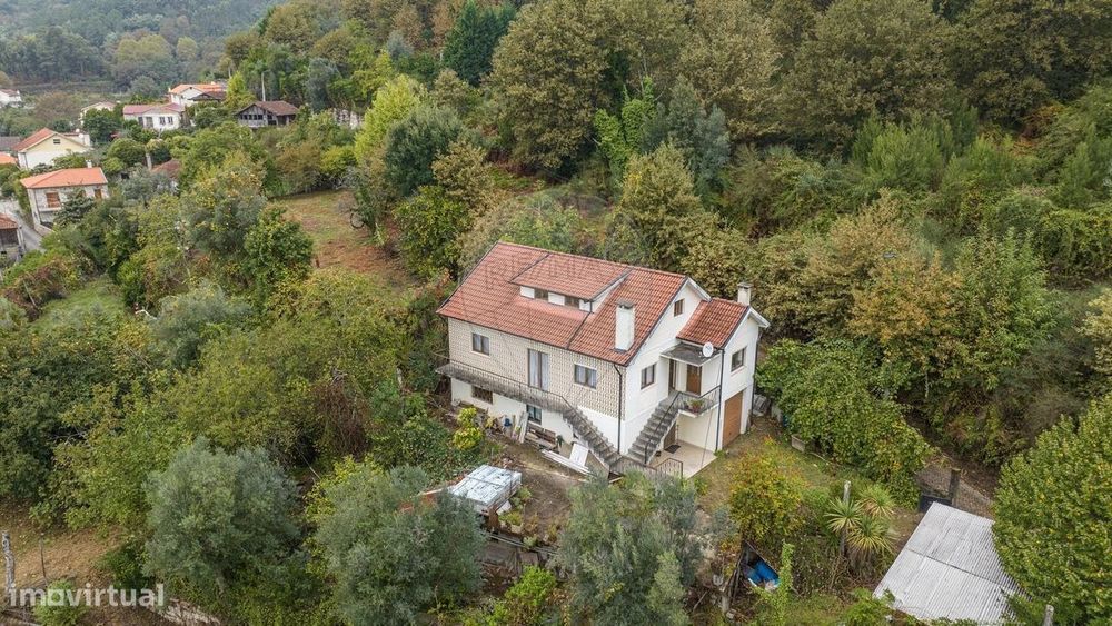 Moradia T3 em Bouro Santa Marta