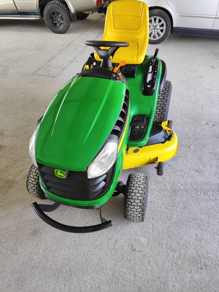 Traktorek kosiarka John Deere D140