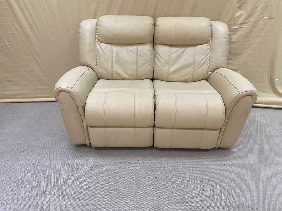 Продам шкіряний диван. Кожаный диван. Реклайнер. Бежевий диван.
