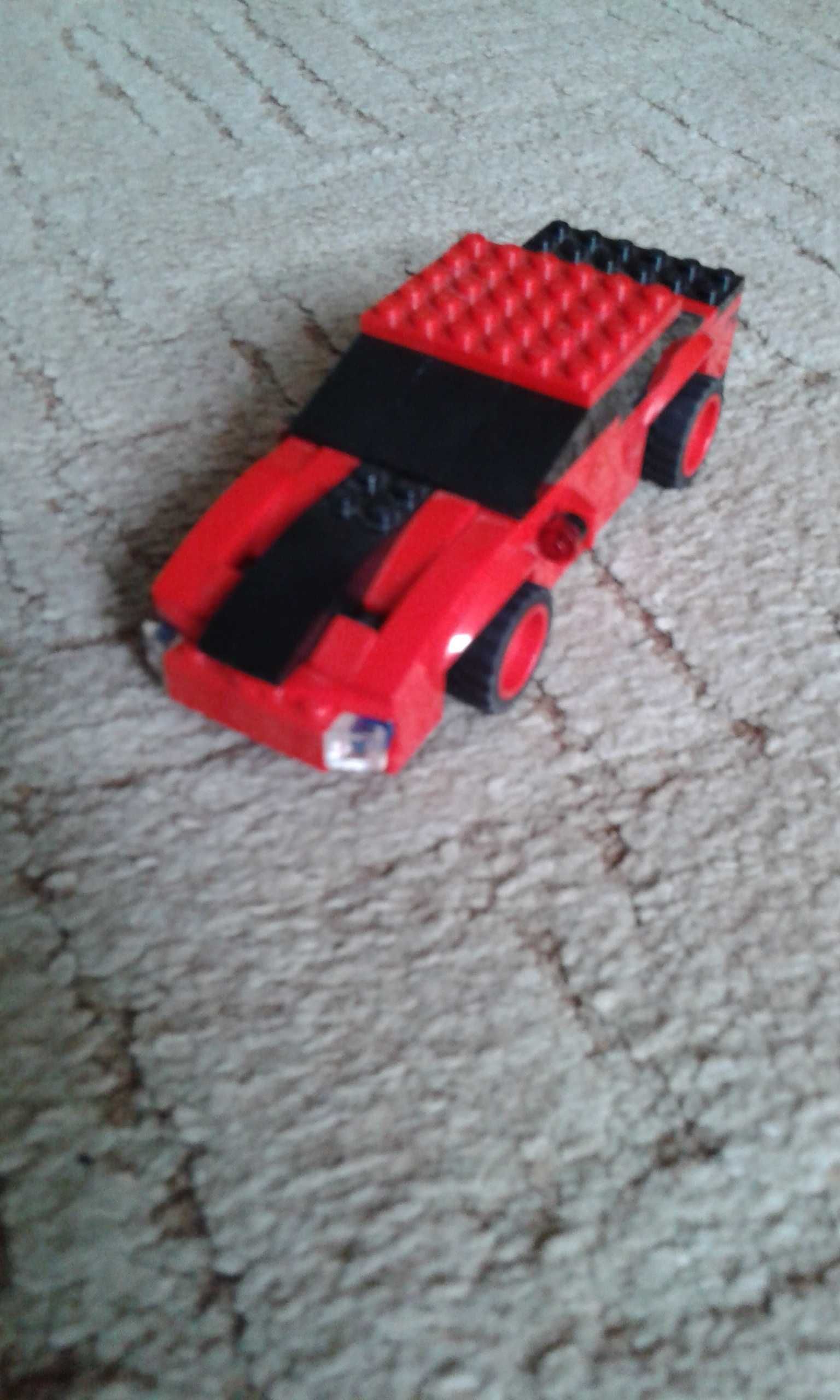Samochód LEGO własnego projektu