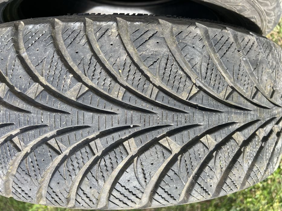 Зимова гума шини Goodyear UltraGrip Extreme 215/55 R17 бу