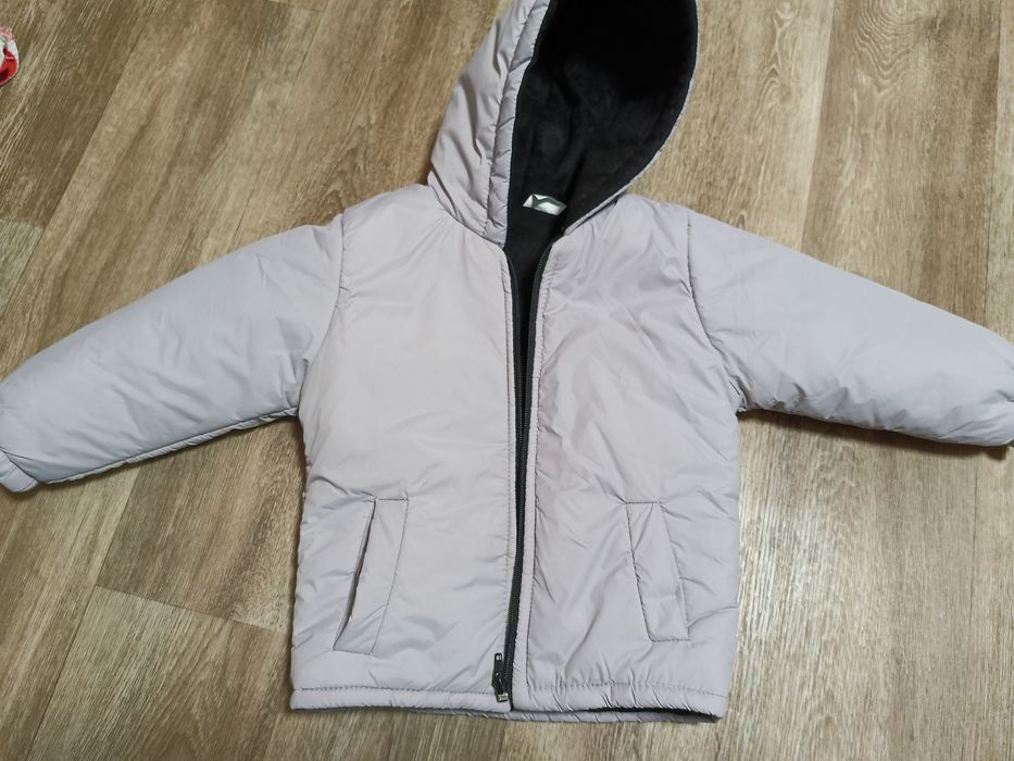 Демисезонная курточка на девочку 2-3года