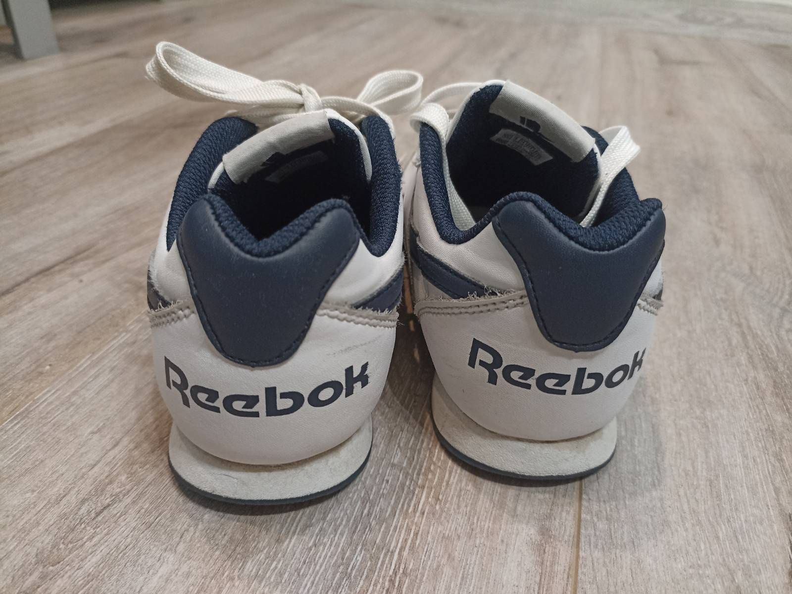 Шкіряні кросівки Reebok