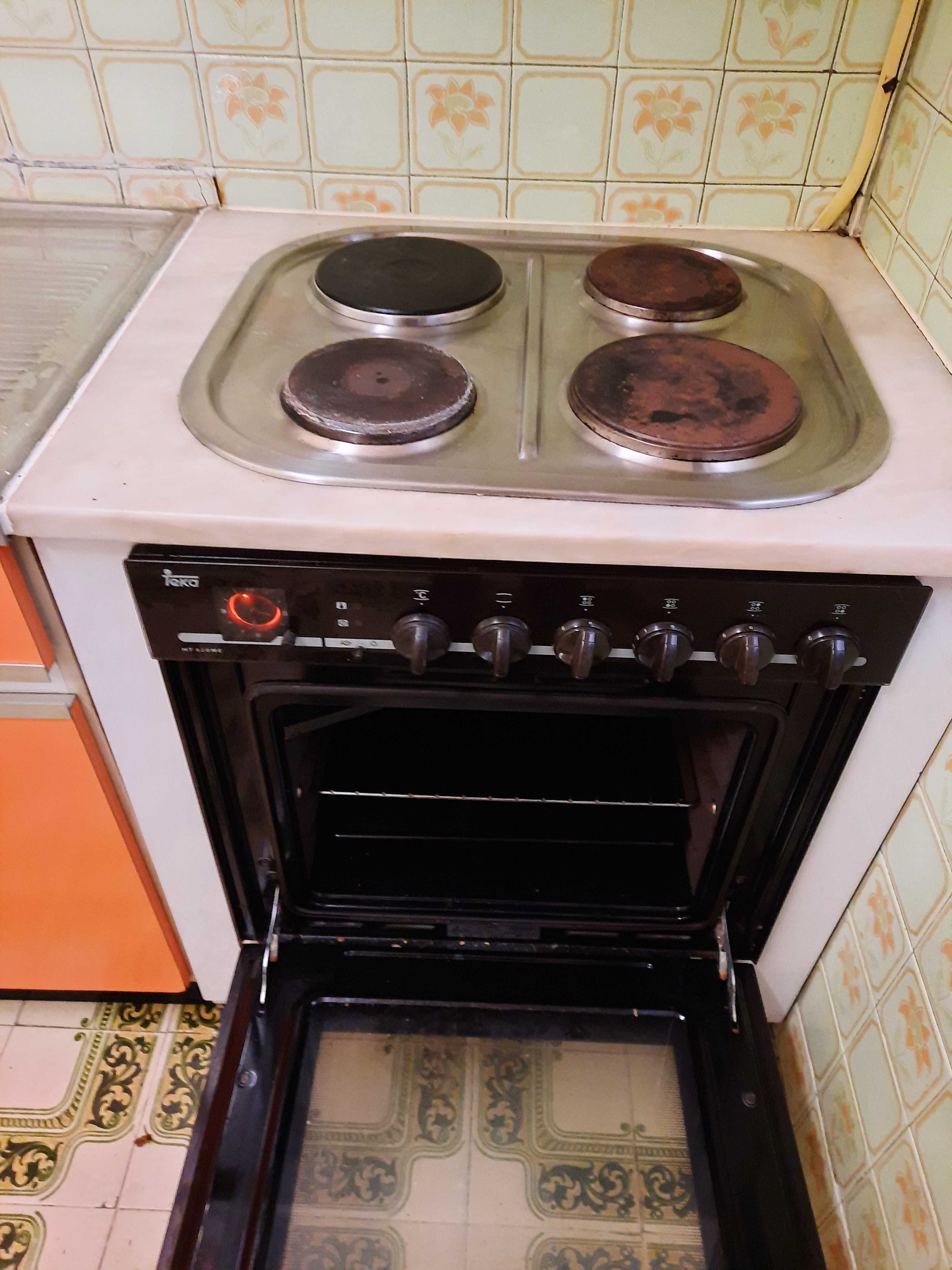 Vendo placa e forno eléctrico com móvel