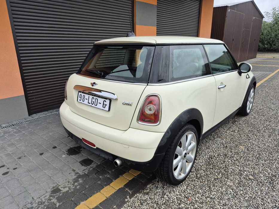 Mini One 1,4 b 2010 r opłacony zadbany klima