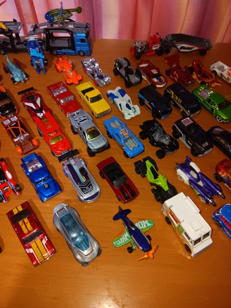 Carrinhos de Hotwheels