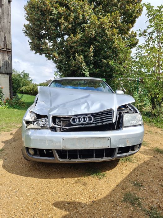 Audi A6 C5 2001 uszkodzony