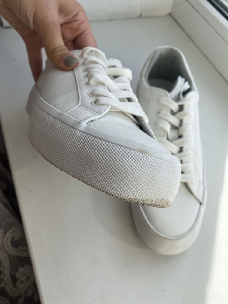 Кросівки білі Zara 38 розмір, 24,5 см