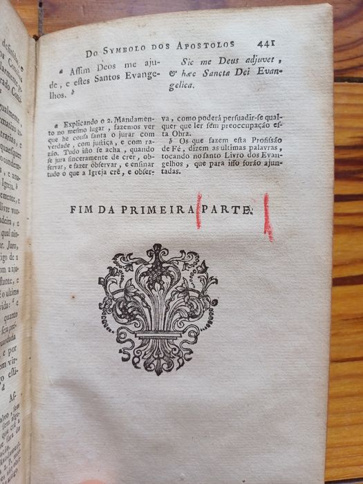 Livro de catecismo muito antigo, do Séc. XVIII