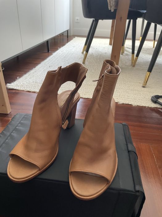 Sandalias Uterque em pele Tam. 41