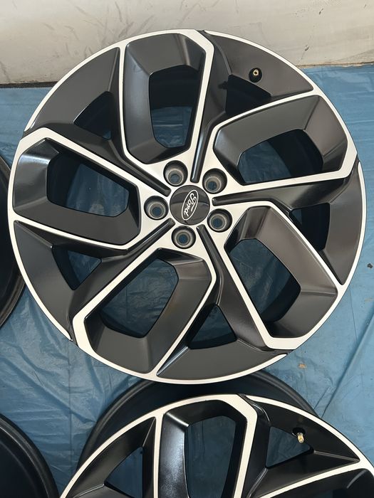 577 Felgi Aluminiowe FORD R 20 5x108 otwór 63,3 Bardzo Ładne Czarne