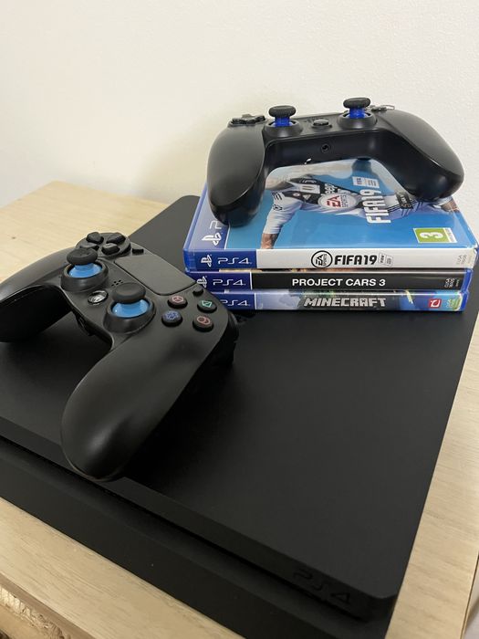 PlayStation 4 Slim - 1TB + 2 comandos + 3 jogos