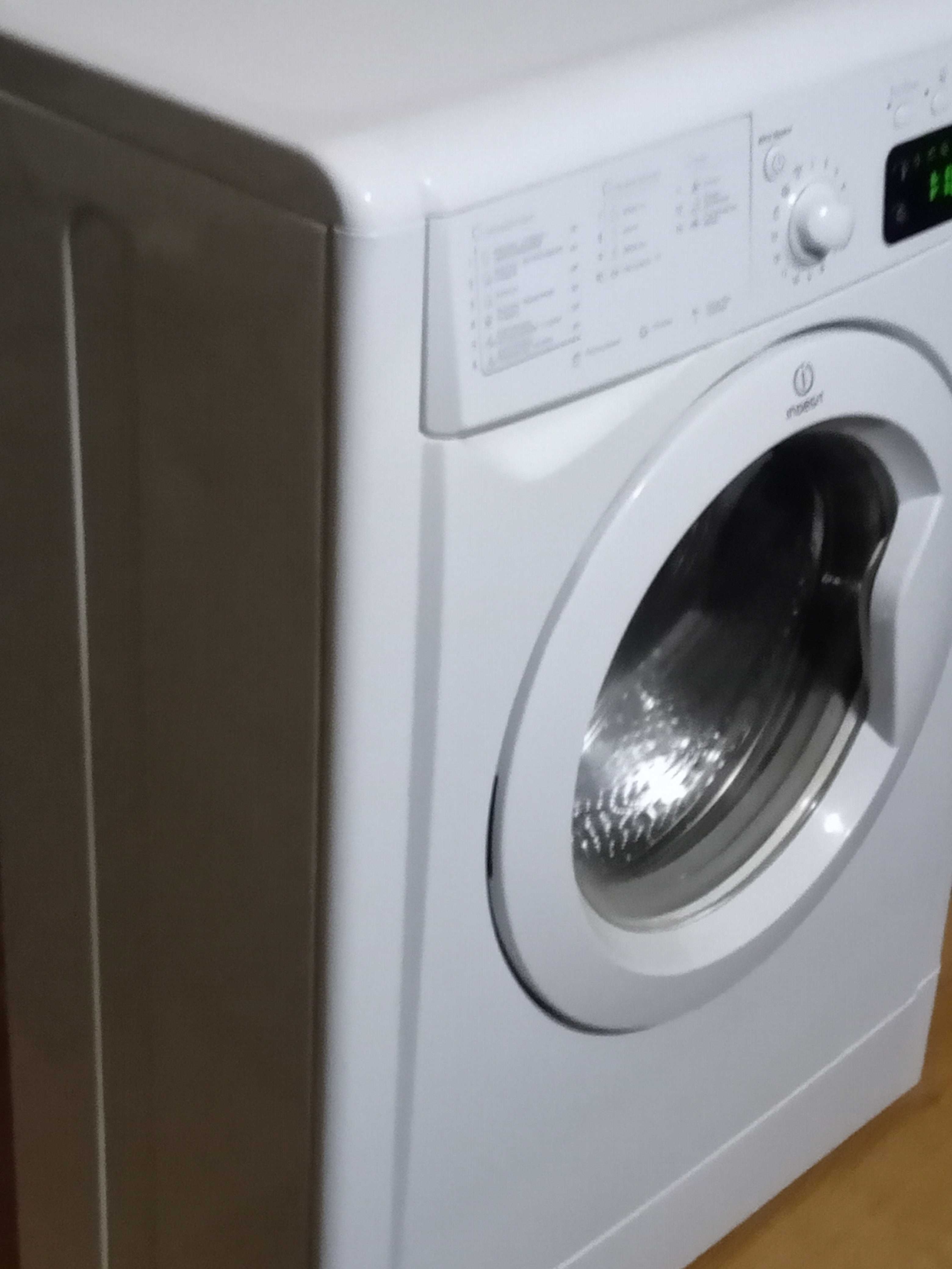 Indesit в отличном рабочем состоянии.