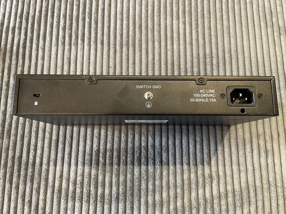 Swich serwerowy d-link des-1024D 24 porty