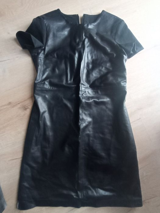Czarna sukienka elegancka skóra