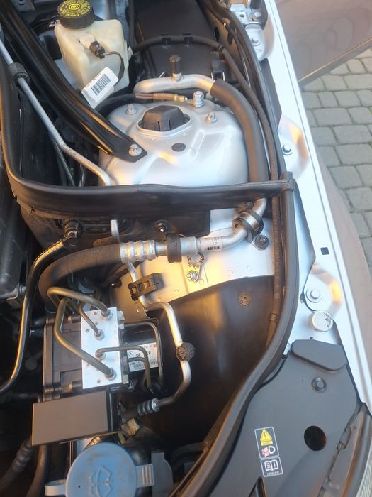 Piękny unikat awantgarde bardzo mały przebieg jak nowy  Mercedes C kla