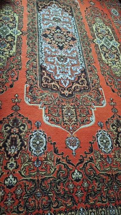 Килим шерстяний на підлогу