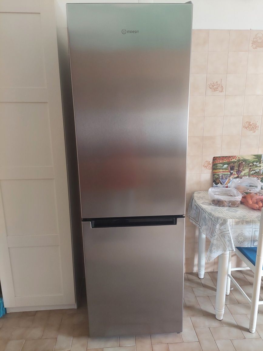 Frigorifico Combinado Indesit com garantia de fábrica