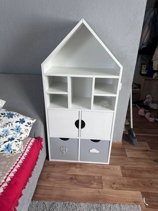 Стелаж-будиночок для дитячої кімнати