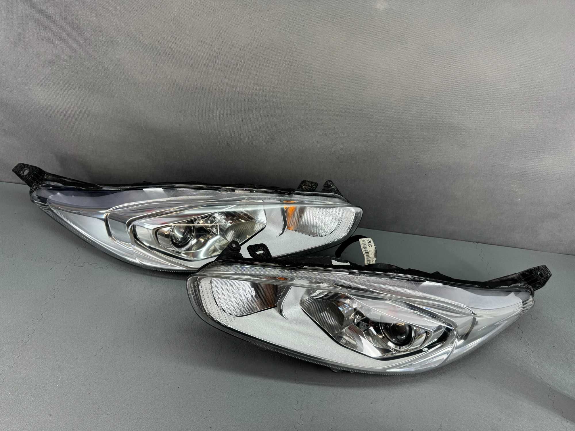 Ford Fiesta VII 7 MK7 Lift 12- Lampy Przód Przednie Lewa+Prawa EU IGŁA
