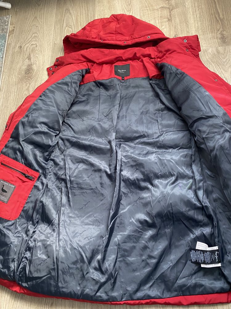 Czerwona dłuższa kurtka Pepe Jeans M