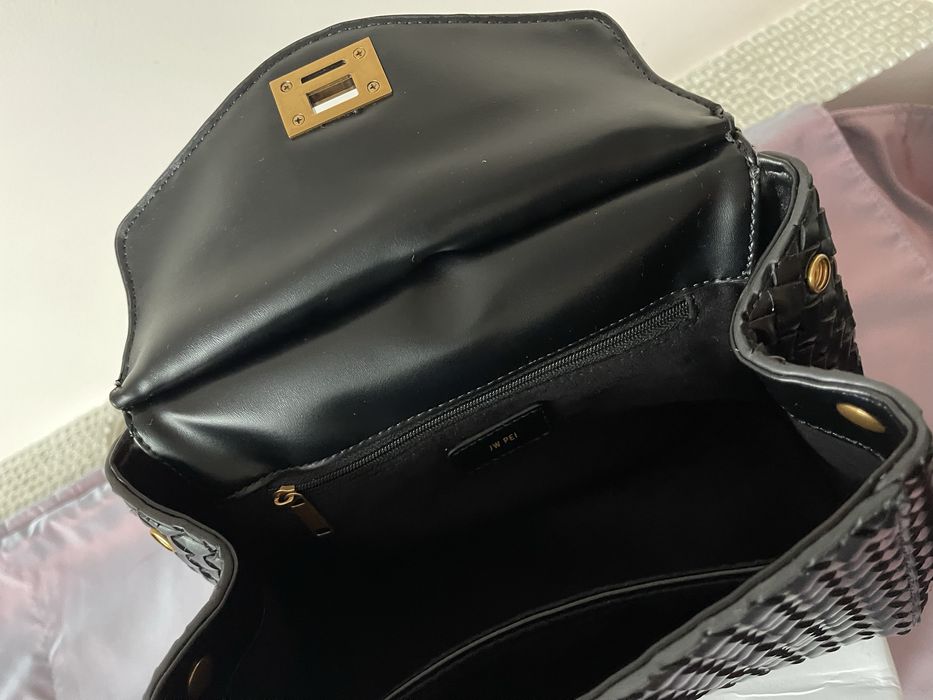 Жіноча Сумка JW PEI чорна плетена з верхньою ручкою