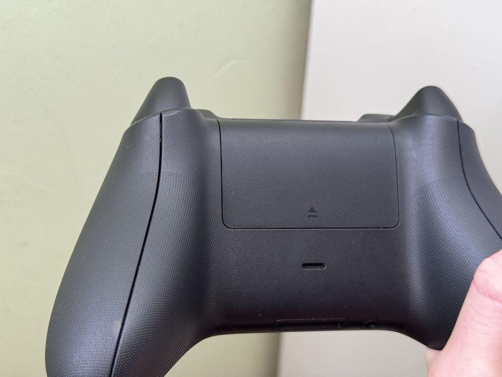Czarny pad Xbox Series X|S - w bardzo dobrym stanie