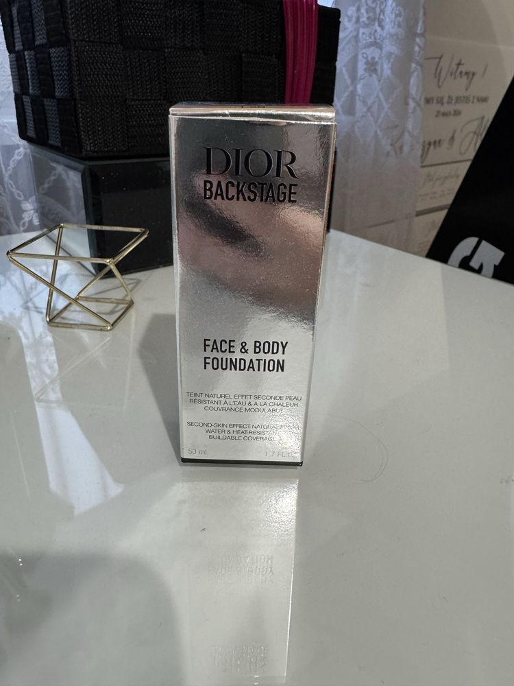 NOWY podkład DIOR Backstage 1,5N