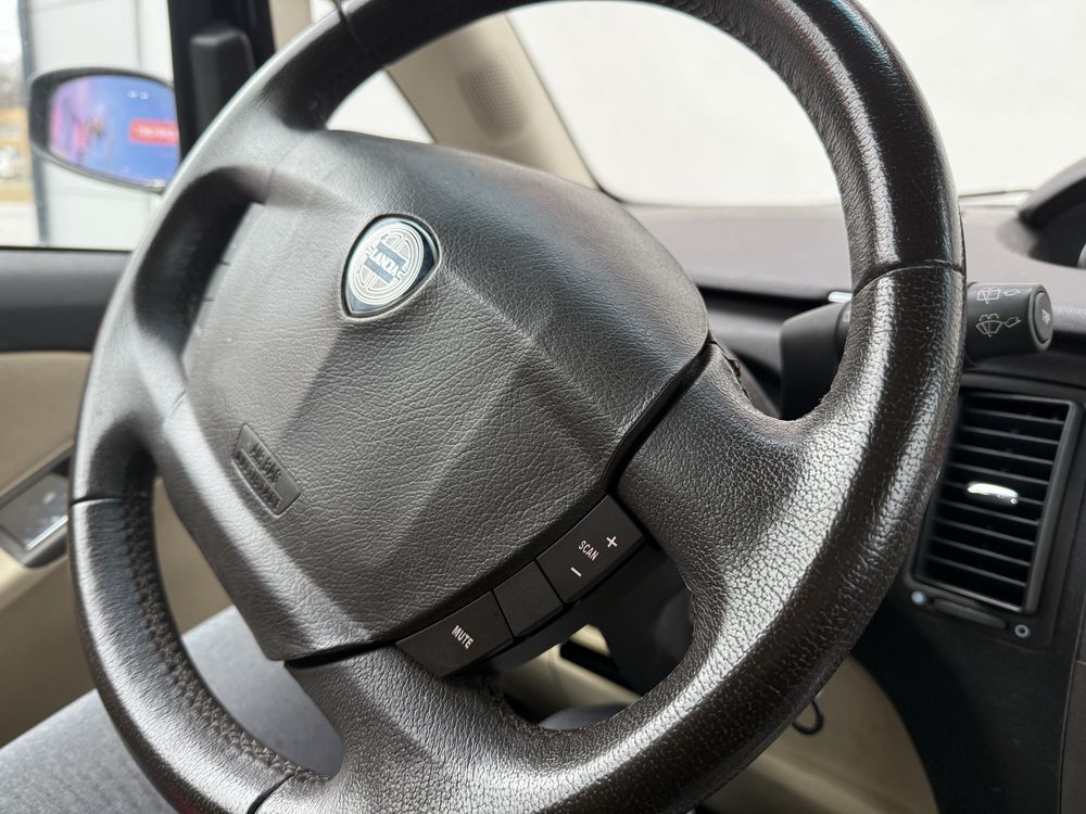 Lancia Musa 1,4 benzyna 2007, Stan Bardzo Dobry