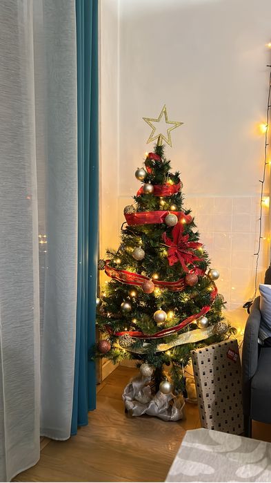 Árvore de Natal com enfeites