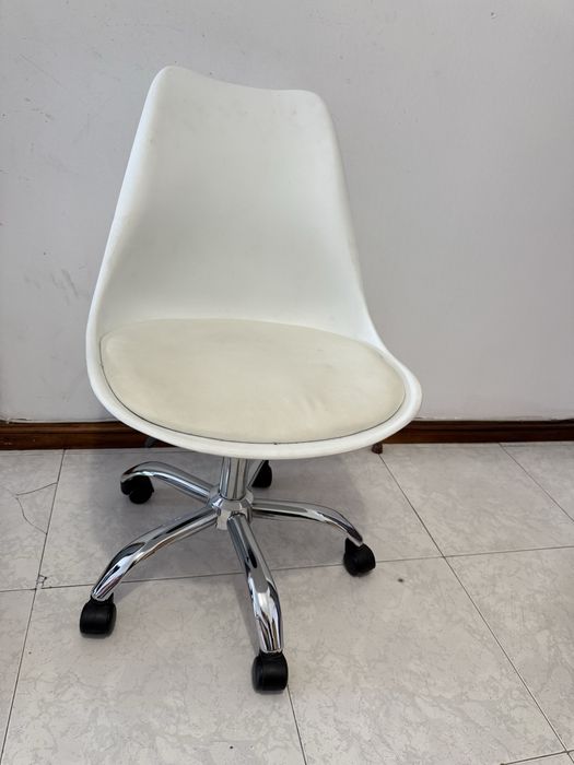 Cadeiras TOWER brancas escritorio