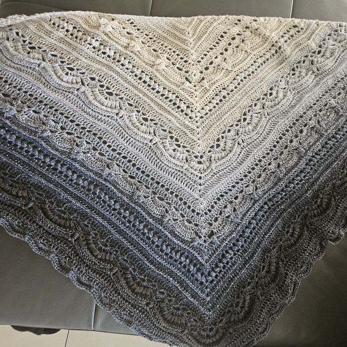 Chusta robiona ręcznie na szydełku rękodzieło Handmade