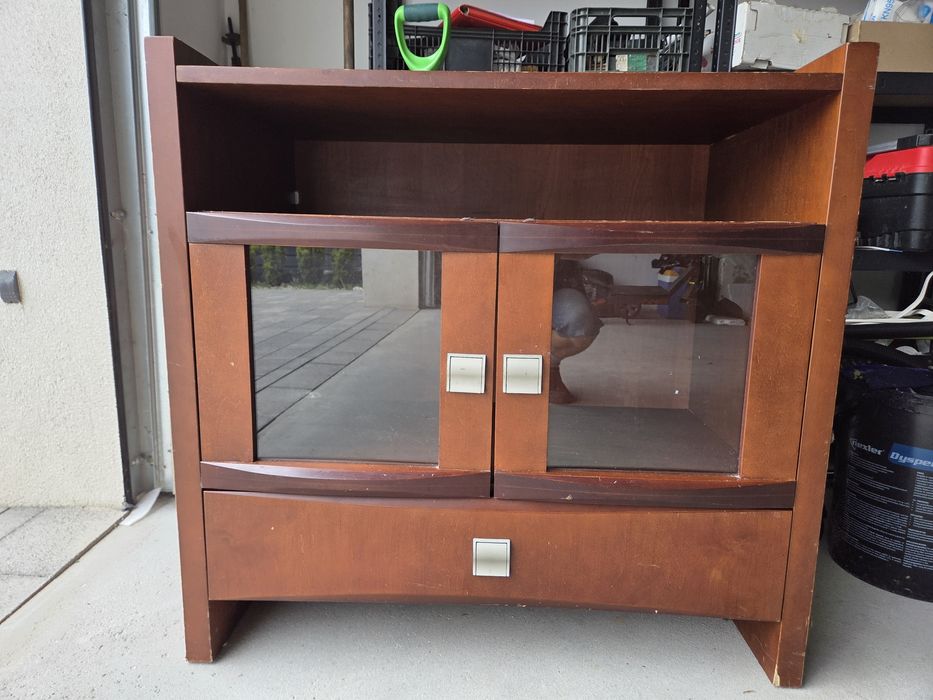 Szafka RTV w kolorze orzech