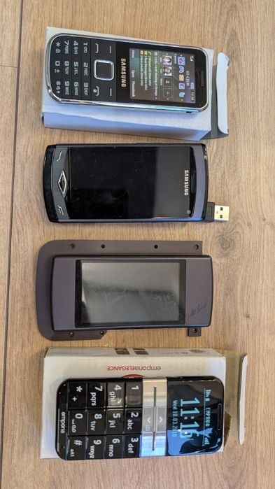 Stare atrapy telefonów