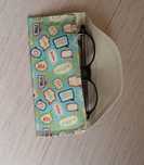 Acessórios:porta-oculos, carteirinha docs, estojo