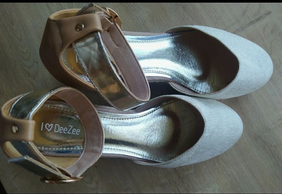 Sliczne buty na koturnie  ILove Bee Zee  nowe 38