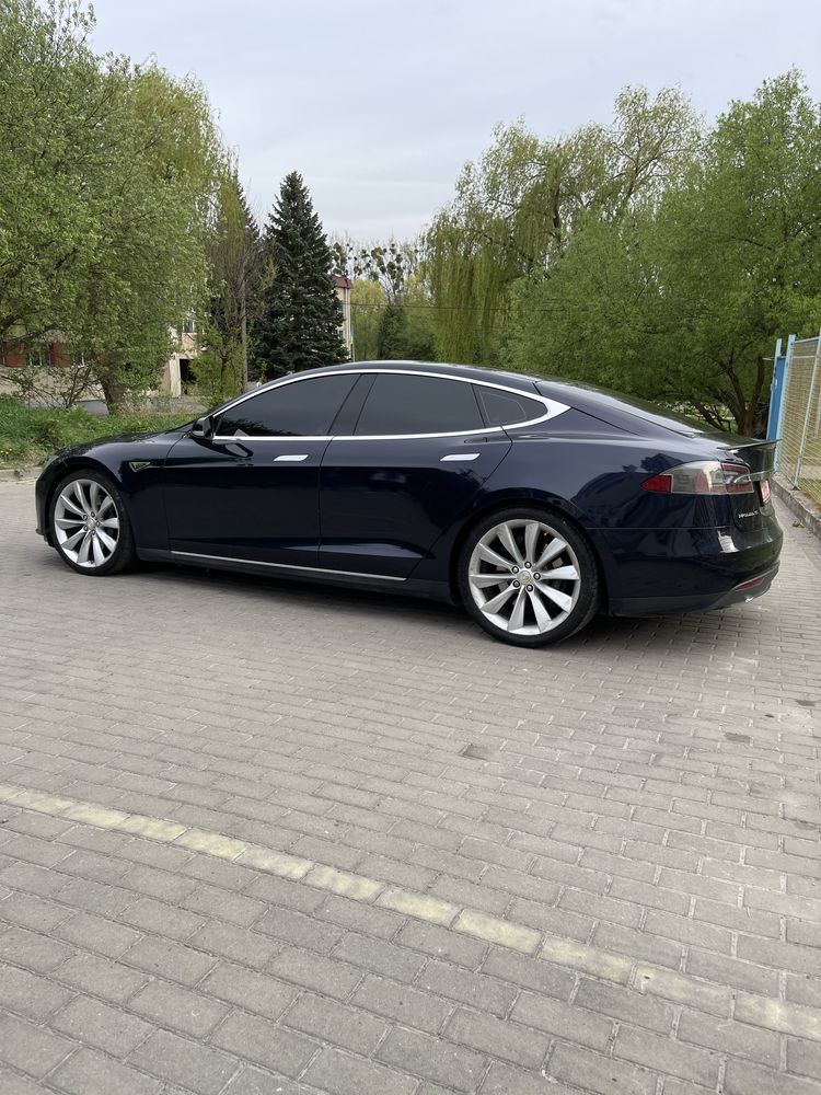 Тесла Model S Performance p85 2013