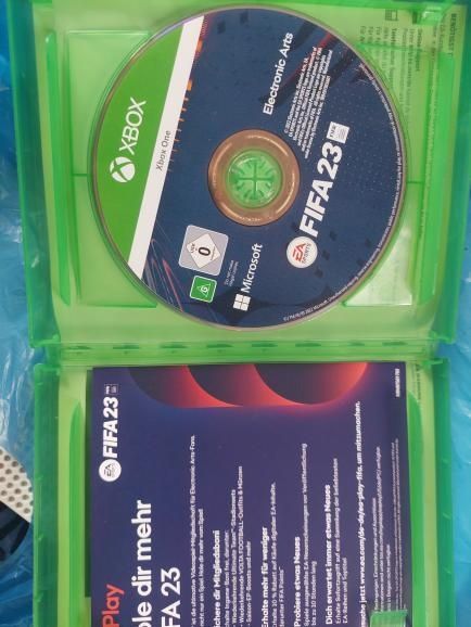 Продаєть Xbox one S