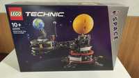 Конструктор LEGO Technic 42179 Земля и Луна на орбите (526 деталей)