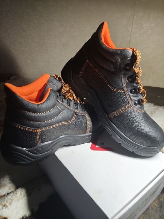 Ботинки рабочие 42 р. Металевий носок. Польща.