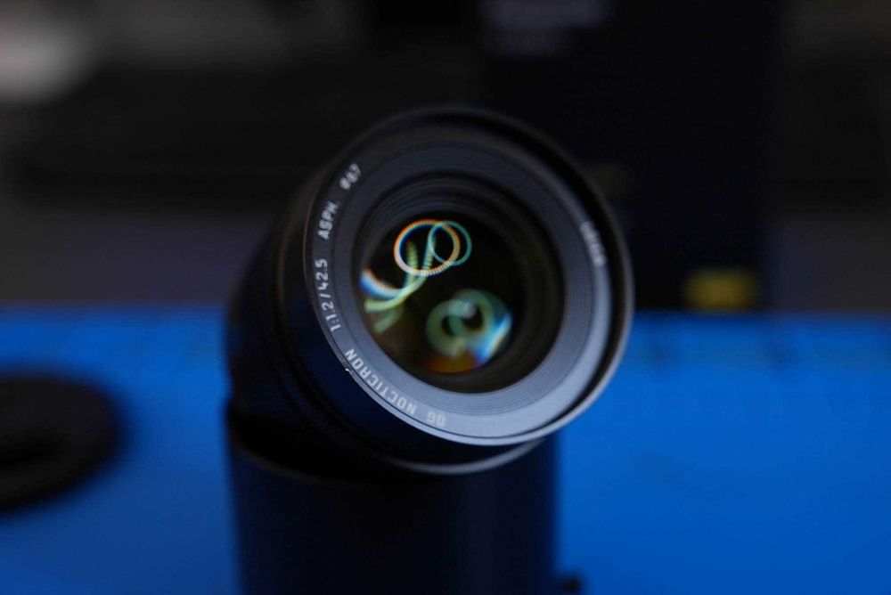 Об'єктив Panasonic Lumix Leica DG Nocticron 42.5mm, f1.2.