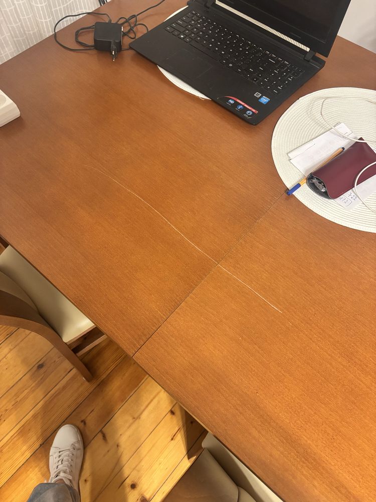 Drewniany stol i 6 krzeseł