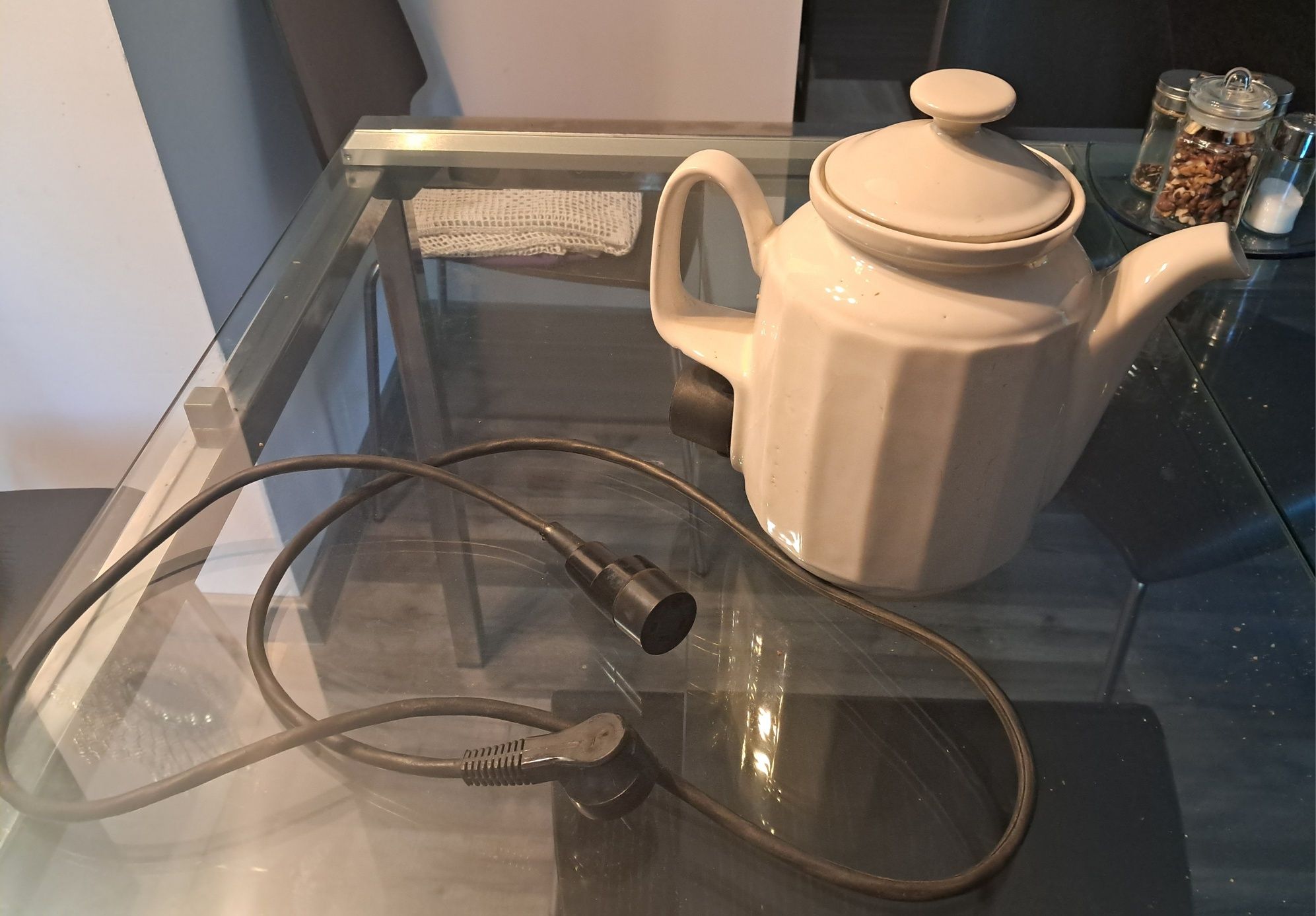 Ceramiczny czajnik elektryczny z kablem lata 80 te